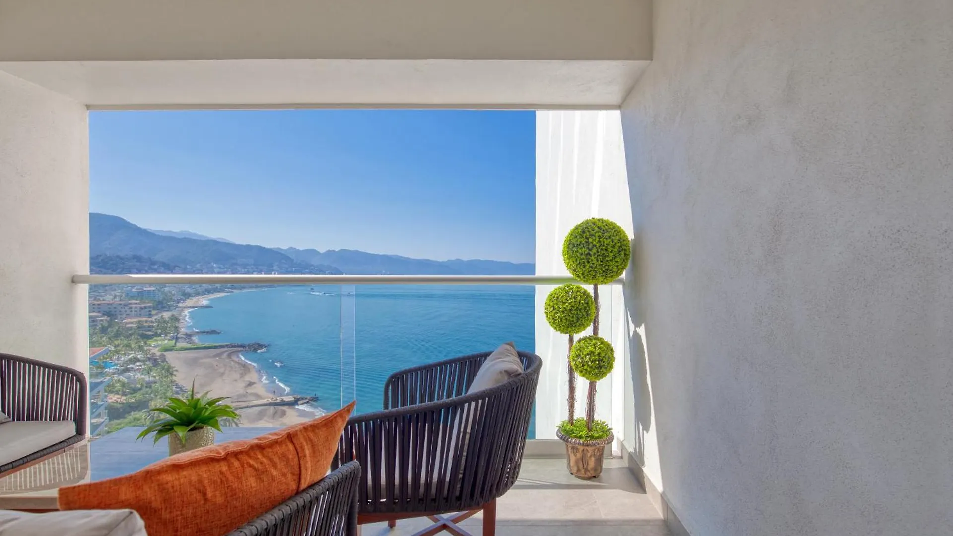 Lejlighed Harbor 171 Beach Front High Rise Puerto Vallarta