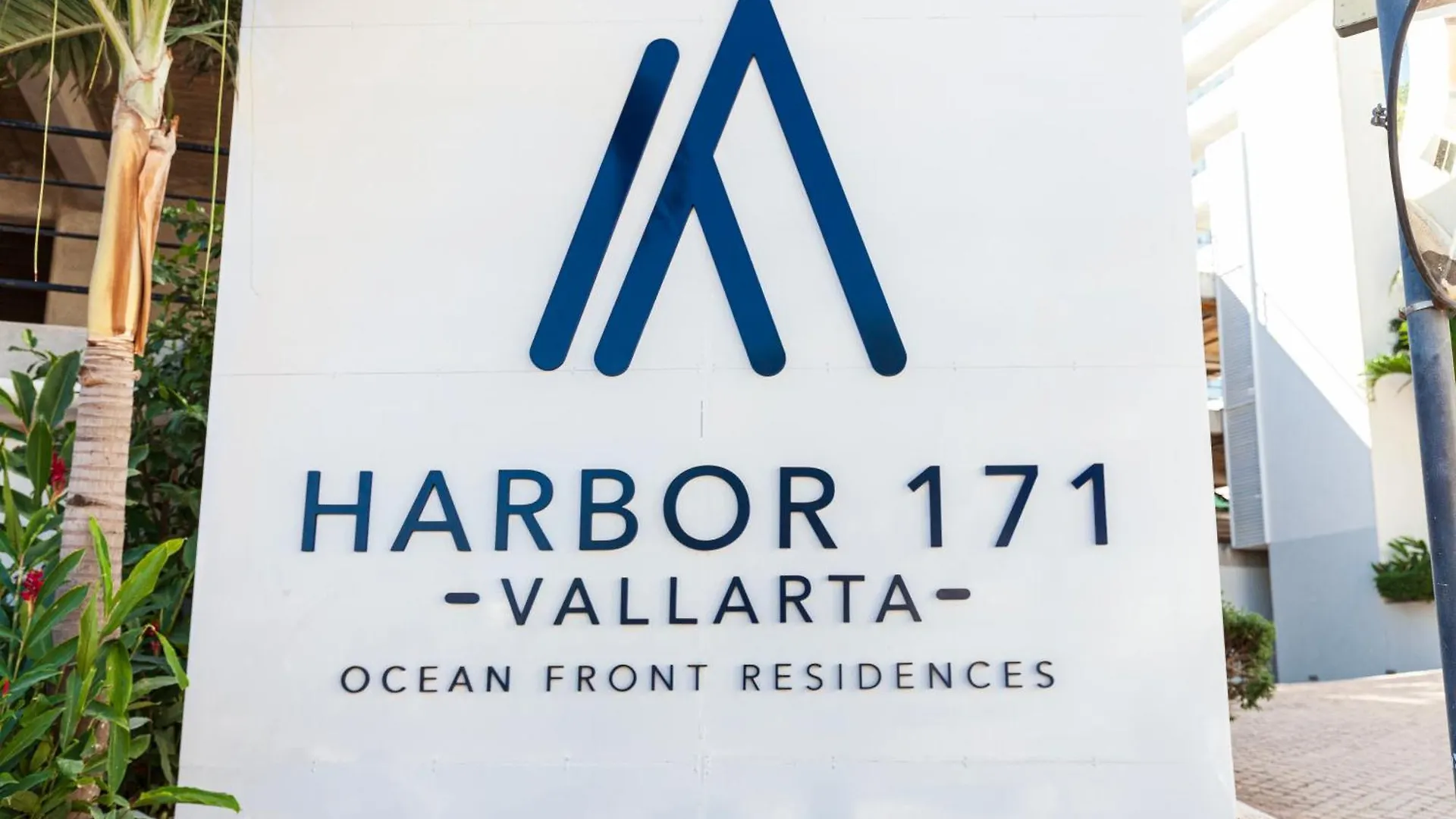 Lejlighed Harbor 171 Beach Front High Rise Puerto Vallarta